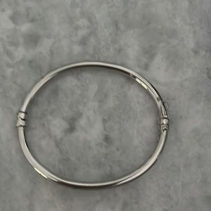 NWOT Silver hinged bangle
